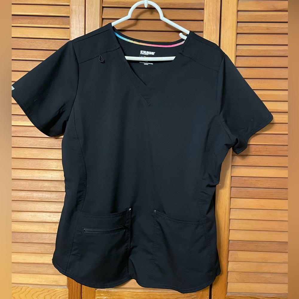 ScrubStar Scrub top. Black Women’s Large